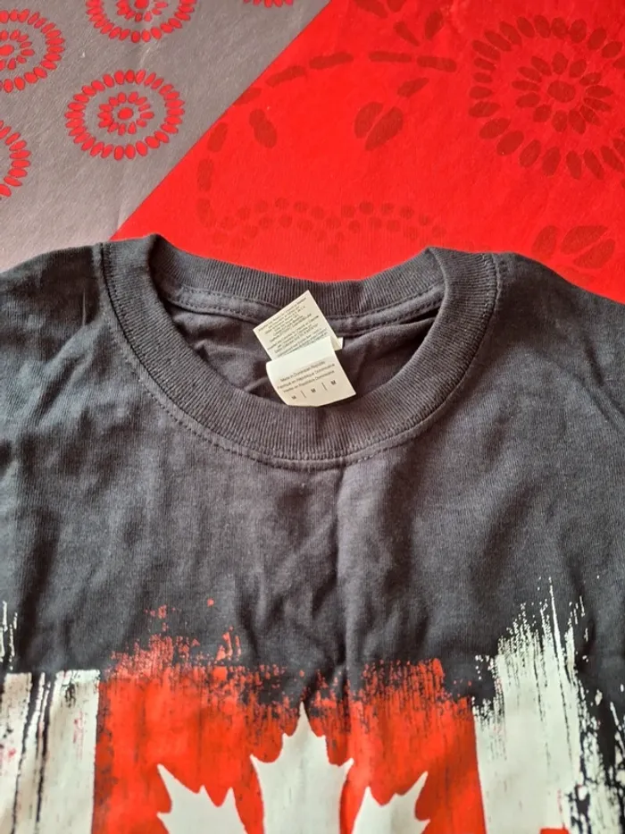 Tee shirt neuf - photo numéro 4