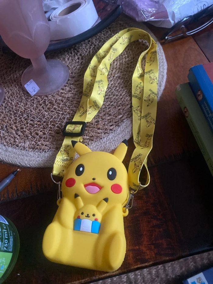 Petite sacoche pikachu silicone