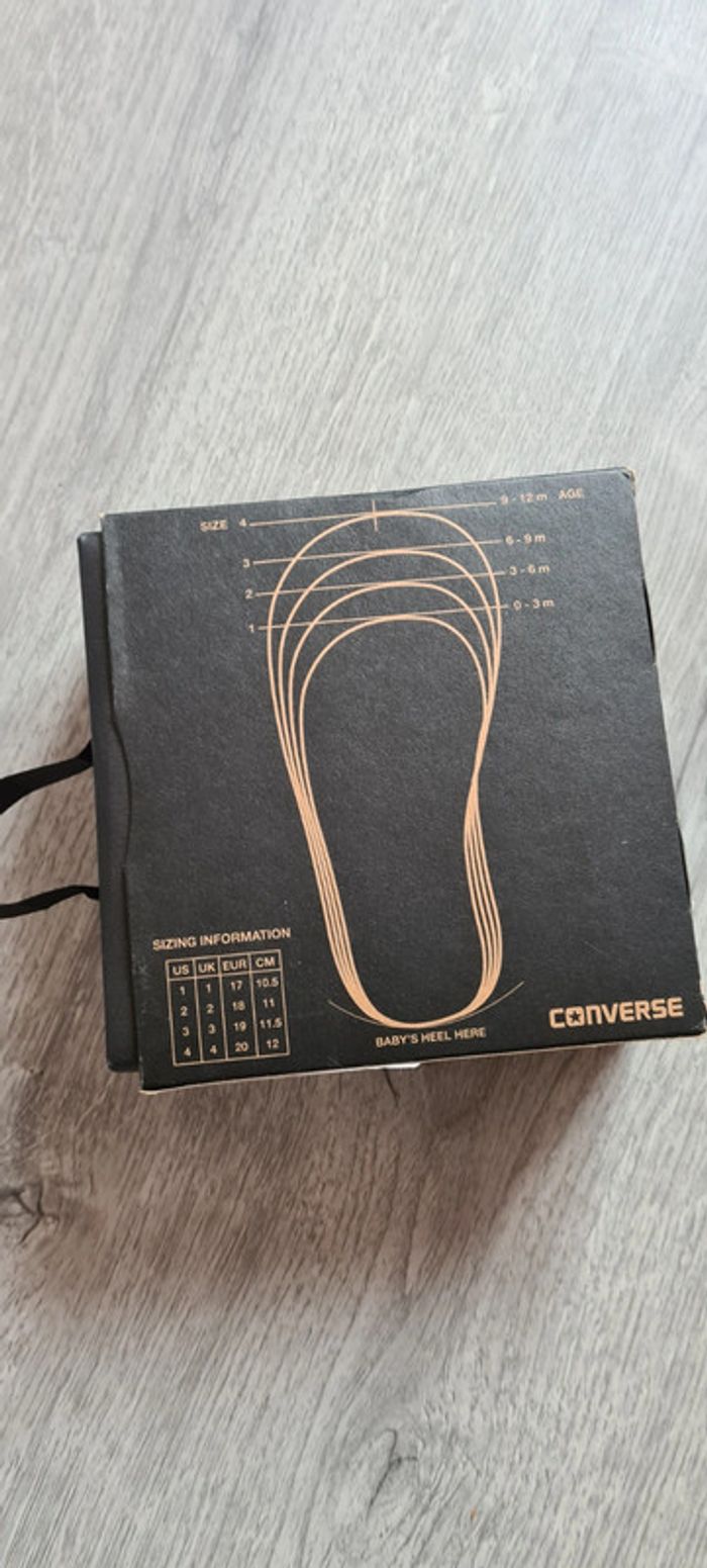 Converse bébé pointure 19 - photo numéro 2