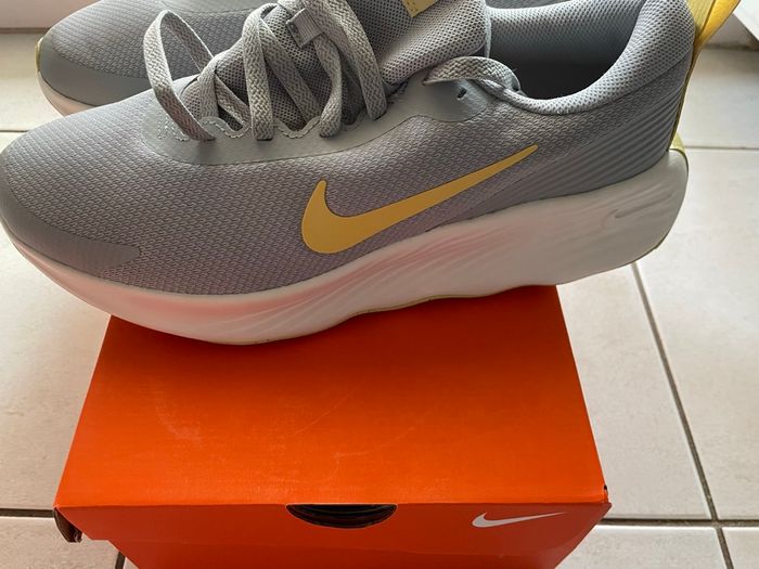 34€ avec le code SABLE25 Nike Promina Taille 43 - photo numéro 3