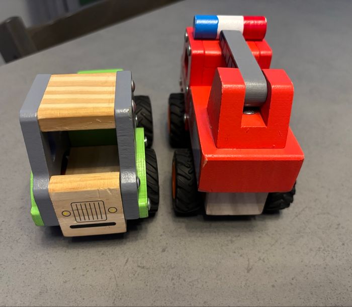 Lot de deux véhicules en bois - photo numéro 5