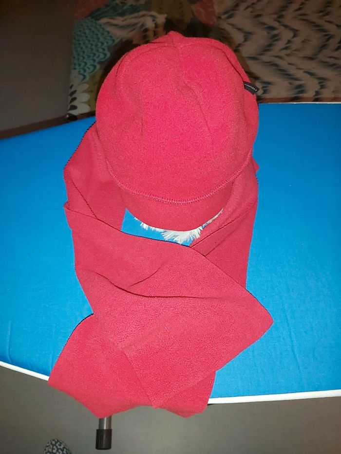 Bonnet + écharpe rouge