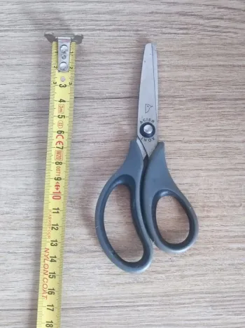Ciseaux droitier noir gris bout rond / Auchan - 15 cm
