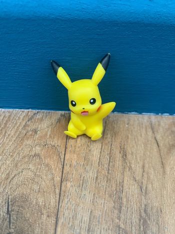 figurine pikachu