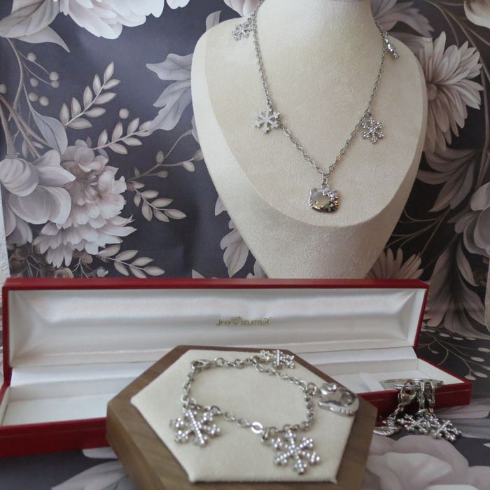 Parure Hello Kitty Collier ,Porte-clés , bracelet Breloque Sanrio 🤩