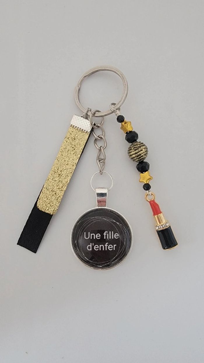 Cadeau ma fille, porte clé message bijoux de sac " une fille d'enfer"
