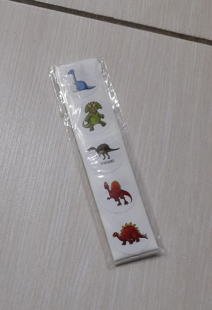 Autocollants dinosaures 
Neufs