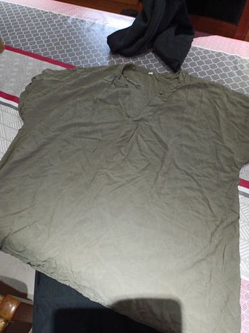 T-shirt vert kaki taille 46 étiquette coupe !