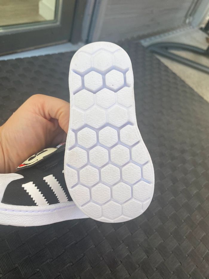 Basket adidas taille 20 - photo numéro 3