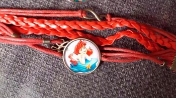 Bracelet rouge disney ariel