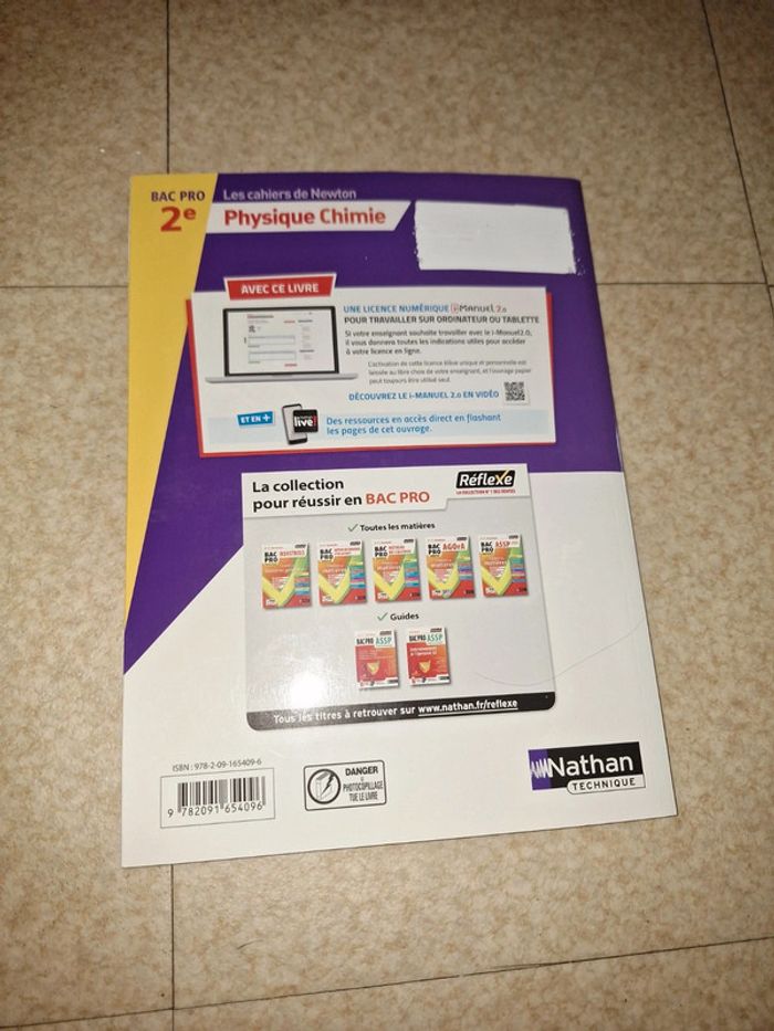 Livre de physique chimie 2ème bac pro très bon état - photo numéro 2