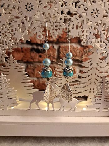 Boucles d'oreilles pendante feuilles argenté et bleu