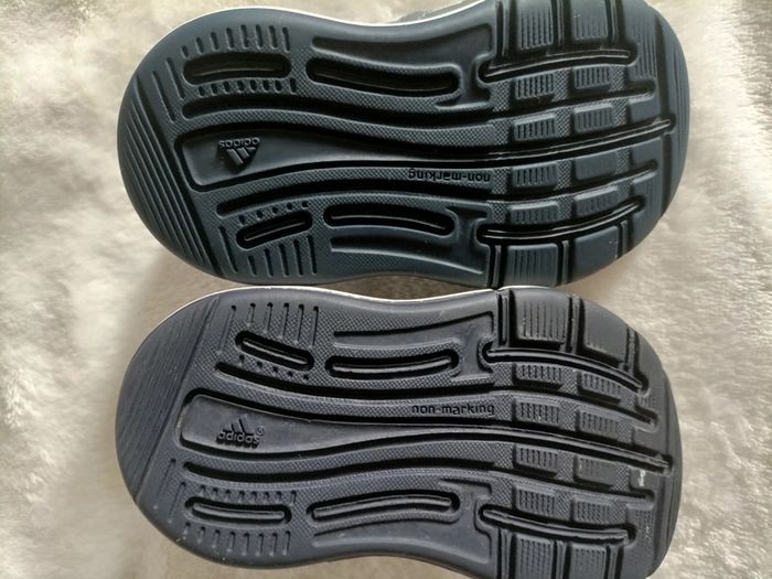 Baskets Adidas bleu marine – Taille 19 - photo numéro 3