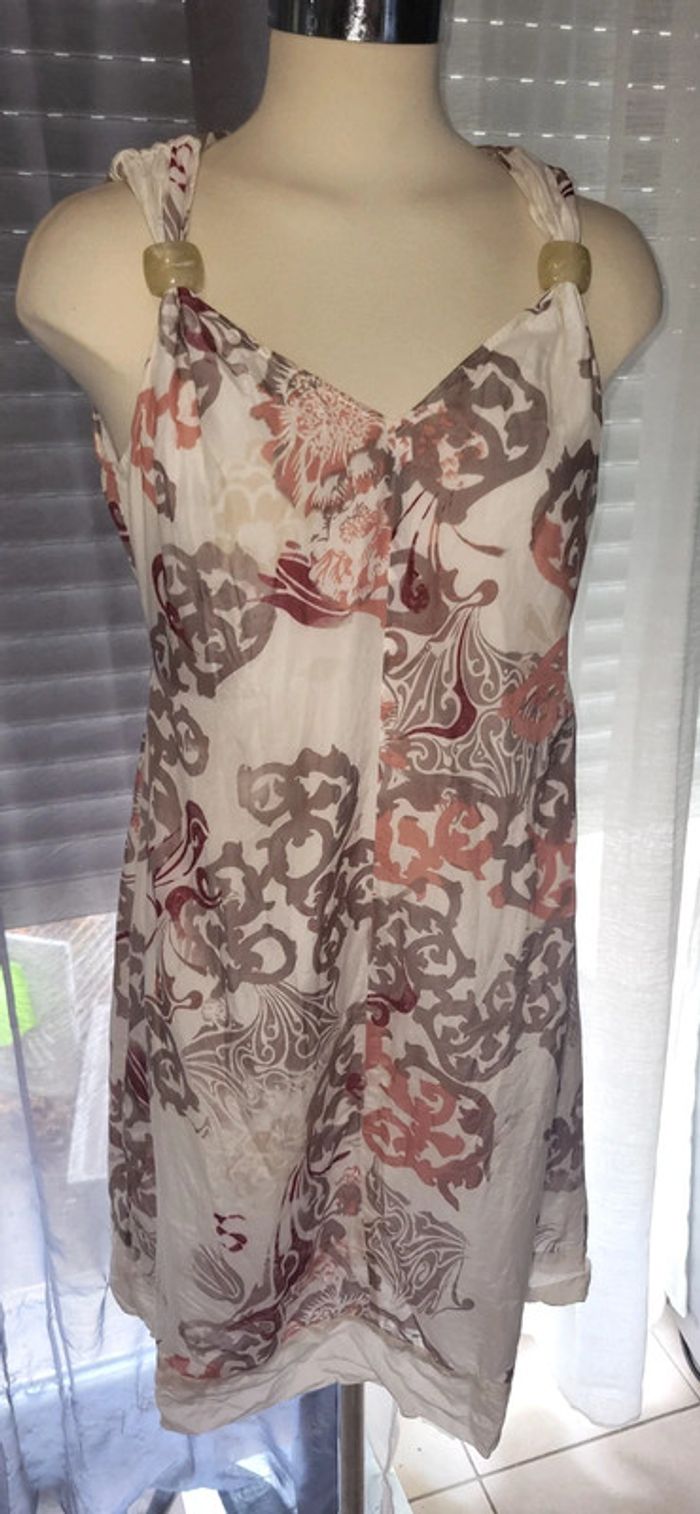 🎨 Robe sans manches à motifs – Élégante et originale - photo numéro 2