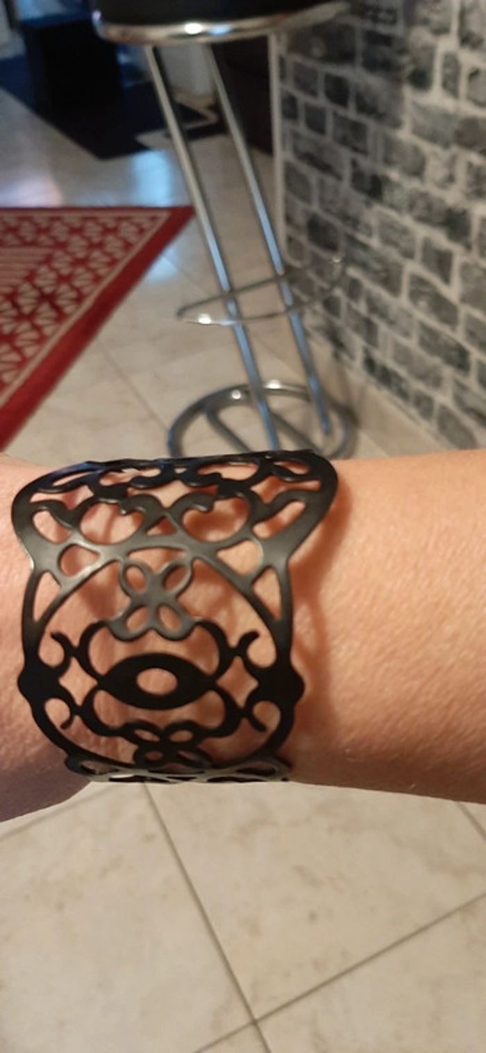 Manchette femme - photo numéro 4