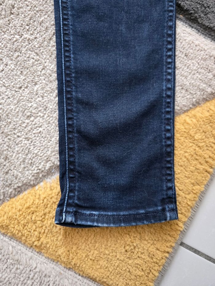 Jean Levi's bleu marine modèle Line8 taille W26L30 - photo numéro 3