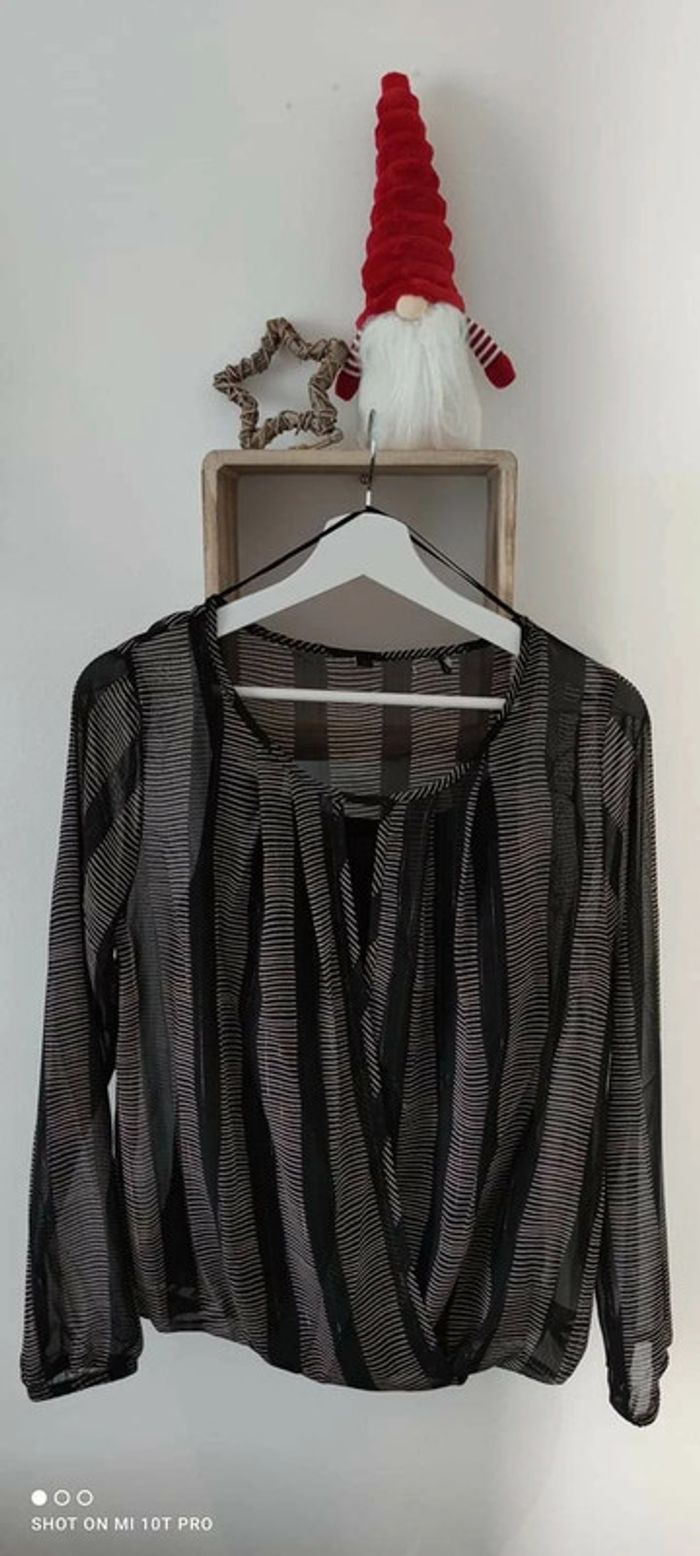 Jolie blouse t42🎀 - photo numéro 1