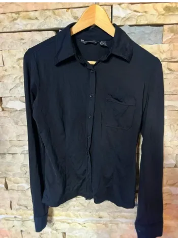 Chemise noir satinée moulante - taille M - mango - neuve