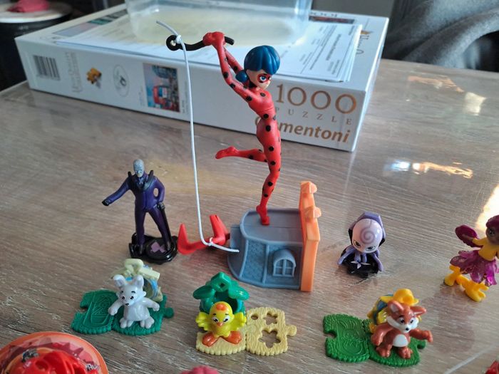 Lot de 24 figurines dont Miraculous Lady bug - photo numéro 3