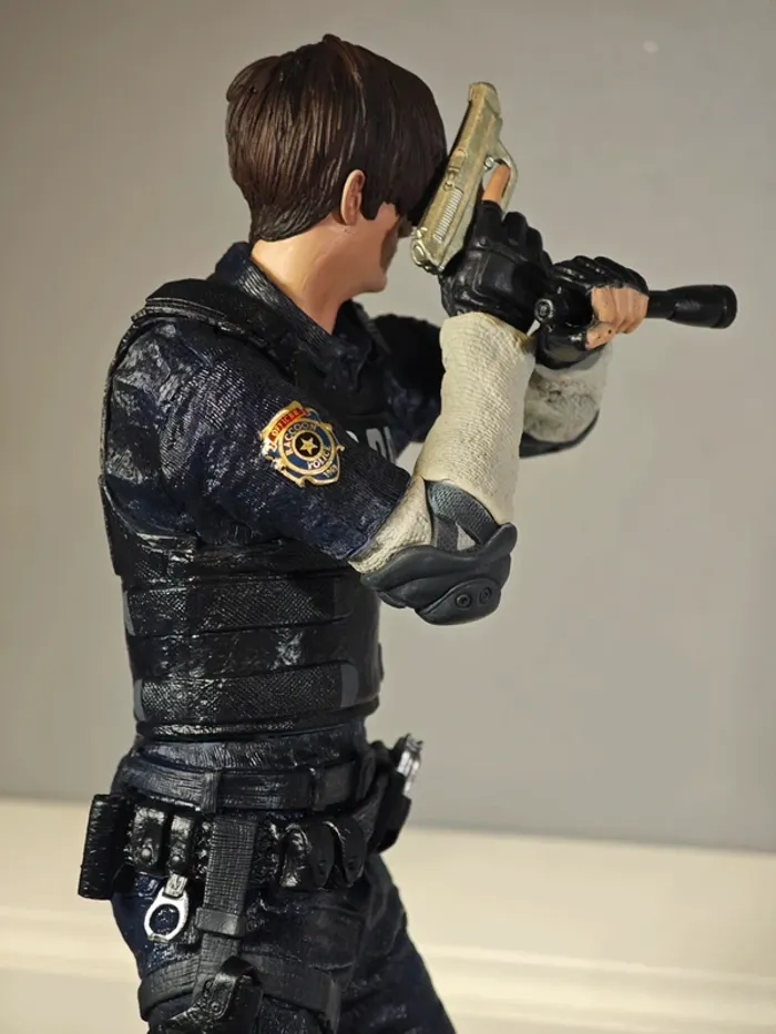 Figurine Resident Evil 2 : Leon 32cm neuve sans boîte - photo numéro 10