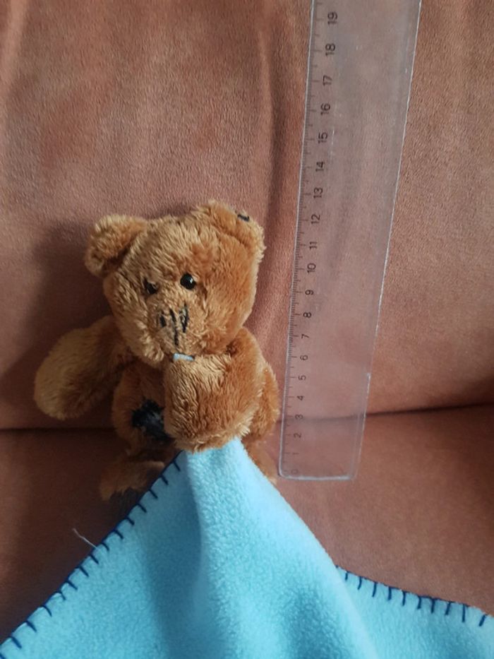 Doudou ourson brun avec mouchoir  bleu Alice's  bear shop - photo numéro 3