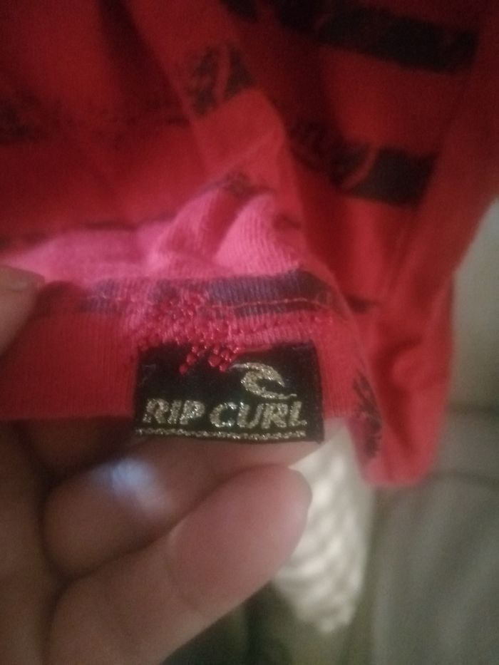 🌸Tee-shirt manches longues rouge /noir 14ans "RipCurl" 🌸 - photo numéro 3