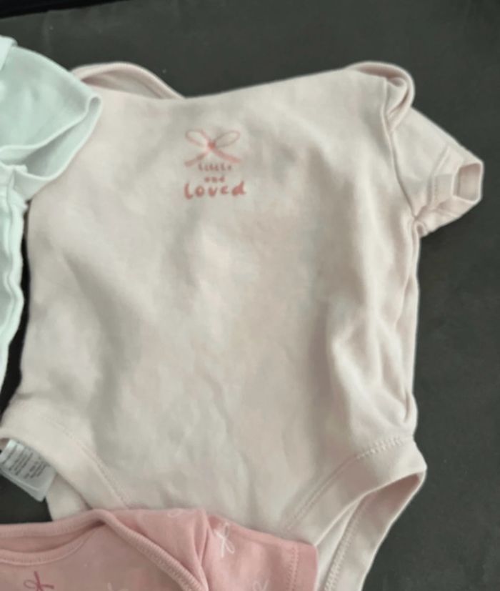 Lot  de 5 body bébé ( fille ) - photo numéro 2