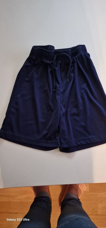 Short bleu marine taille 10ans