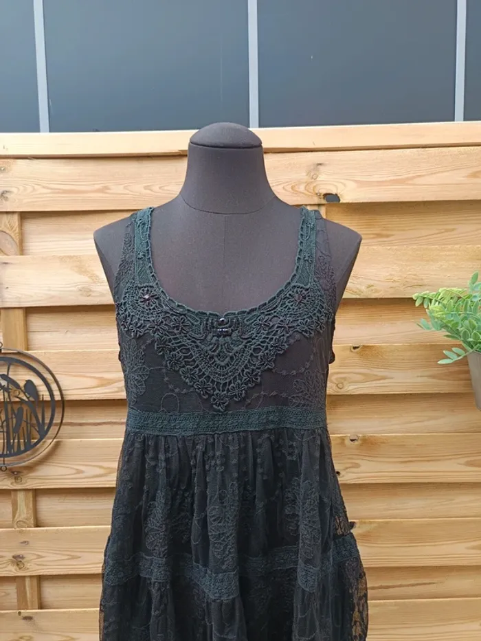 Robe dentelle et broderie taille 1 - photo numéro 4