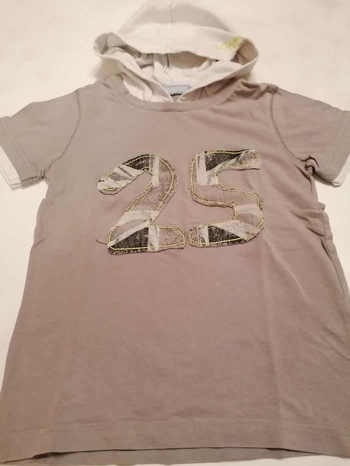 Tee-shirt à capuche