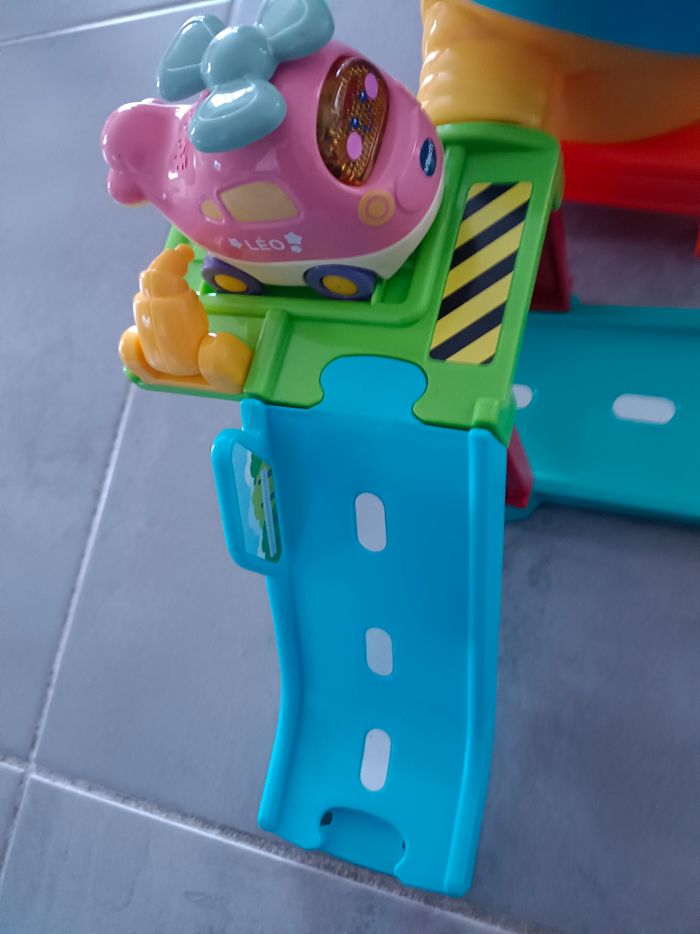 Mon Aéroport interactif Tut Tut bolides + hélicoptère de VTech - photo numéro 7