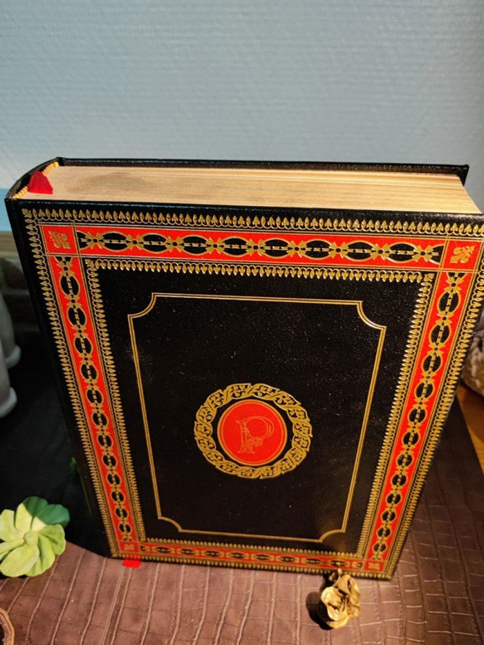 Anthologie de la poésie française
/ Reliure cuir
Tranche supérieure dorée
- Editions Famot 1973 - photo numéro 8