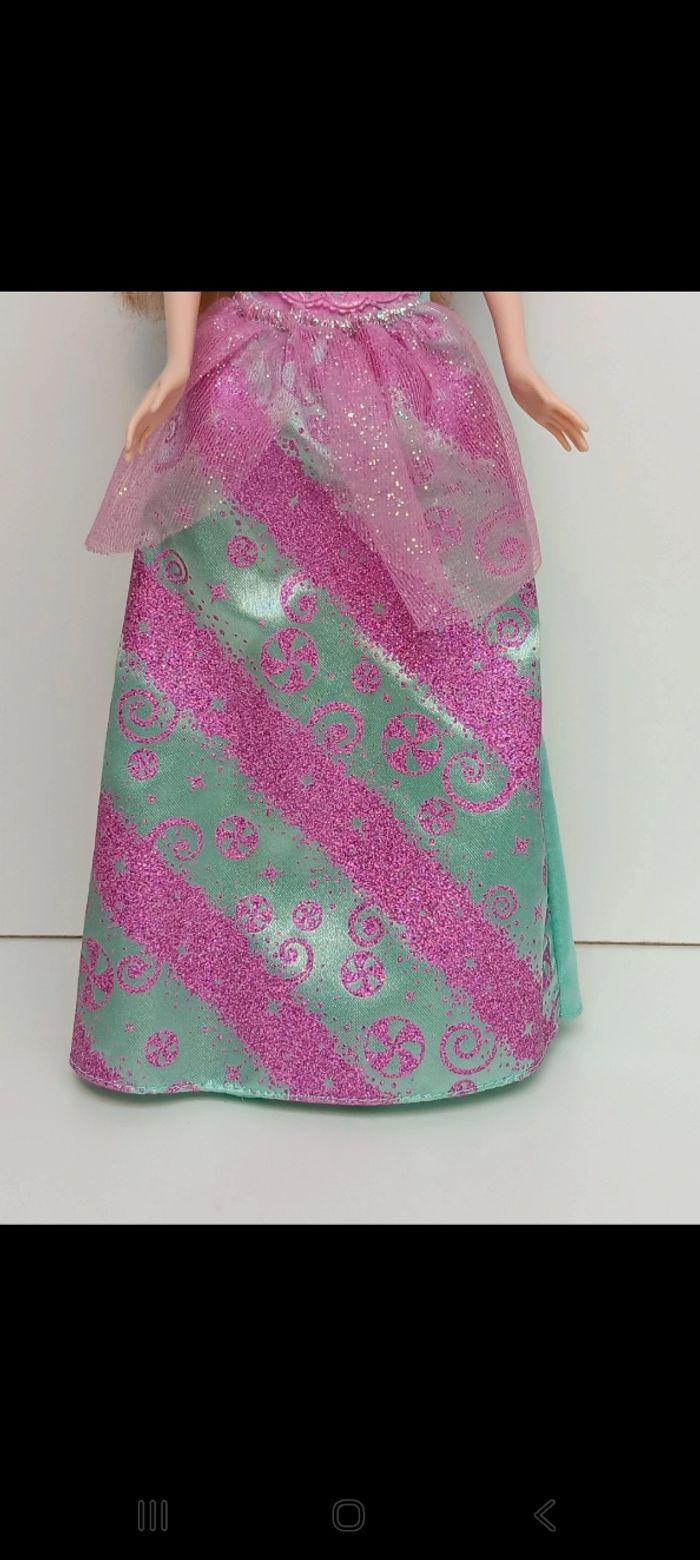 Poupée mattel Barbie Dreamtopia Princesse Bonbons DHM54
Poupée et ensemble compris - photo numéro 3