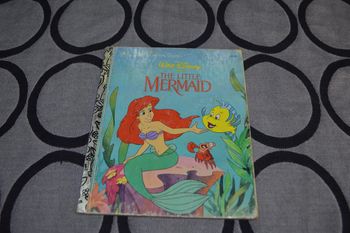 Livre Walt Disney en anglais  The little Mermaid La petite sirène