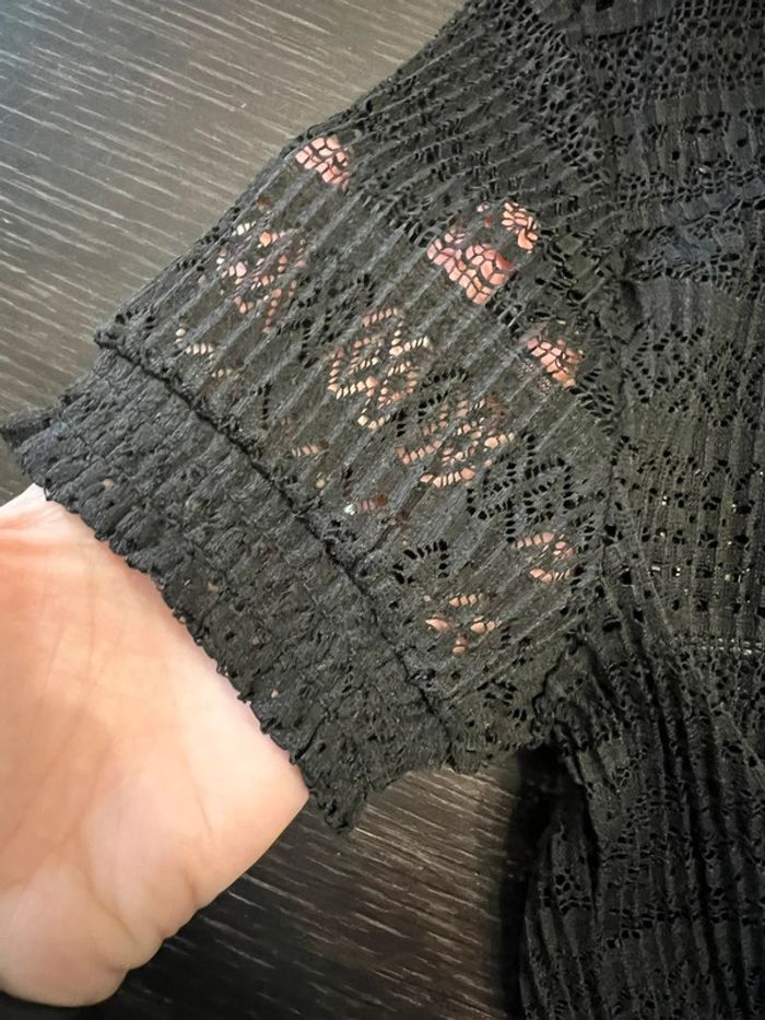 Magnifique haut en dentelle ajourée - XS - photo numéro 3