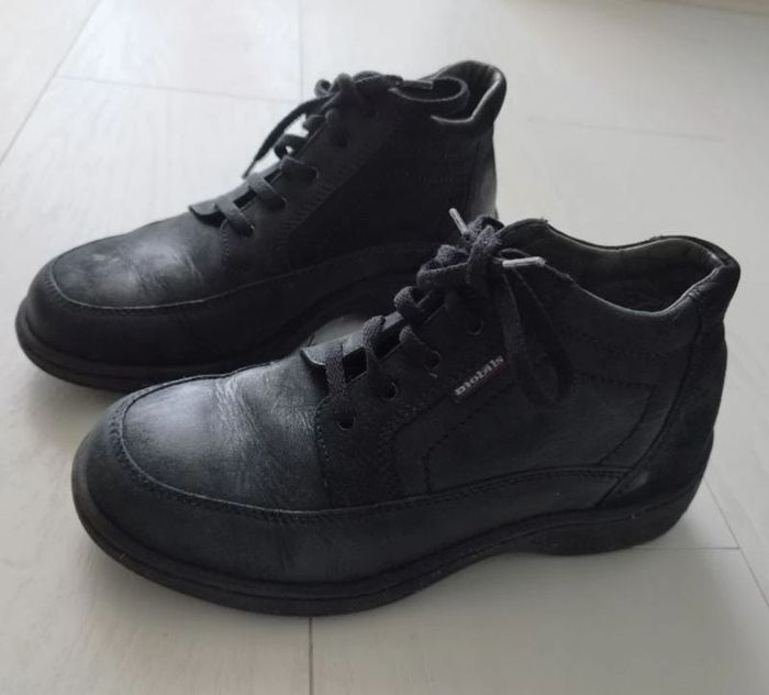 Chaussures en cuir MOBILS