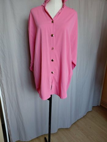 Très jolie chemise manches longues femme T U lisez bien l'annonce surtout 