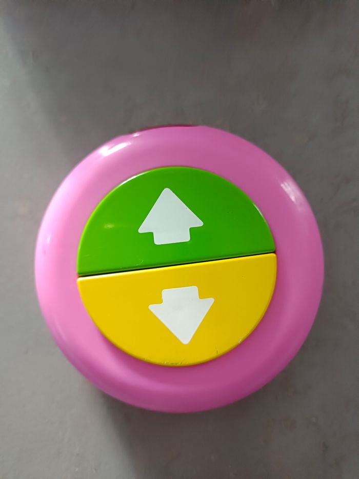 Voiture télécommandée Volkswagen rose - photo numéro 6