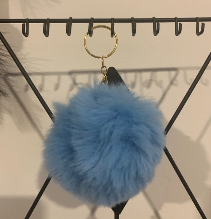 Porte-clés ou bijoux de sacs pompons en fausse fourrure