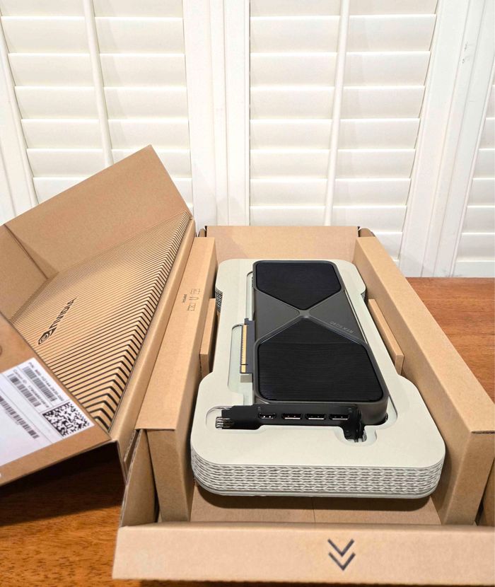 Carte graphique NVIDIA GeForce RTX 5090 32 Go Founders Edition - photo numéro 2