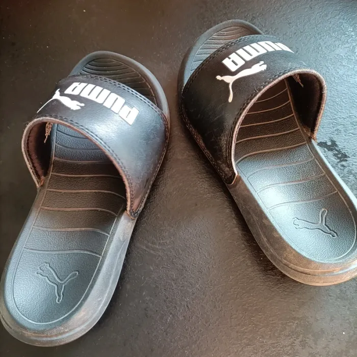 Claquettes Puma taille 31 - photo numéro 3