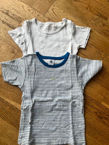 Deux maillots de corps 4ans