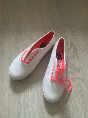 Baskets chaussure Vans taille 34,5 US 5 Neuves