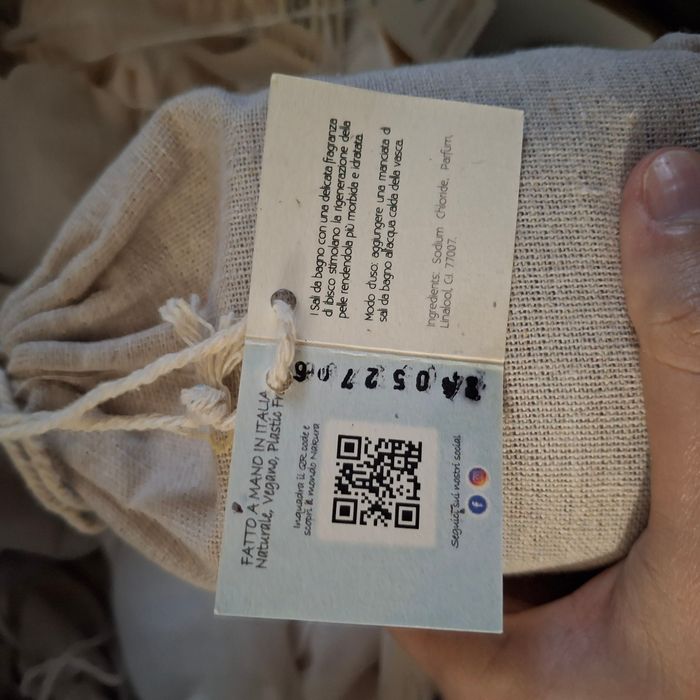 Sels de bain naturel à l'hibiscus - Amas Nakura Bio - photo numéro 3