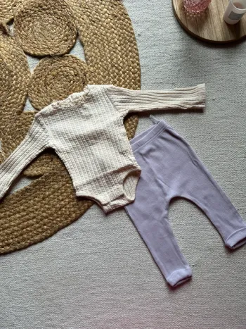 Lot body + legging fille – 1 mois – Kiabi & Zeeman