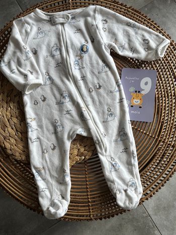 Pyjama en velours, neuf mois