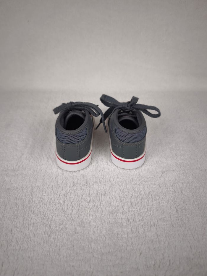 Baskets Grise Lacoste Garçon poiture 22 - photo numéro 4