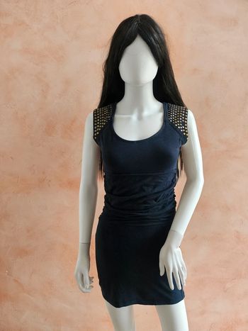 Robe bleu marine avec ses pastilles dorées