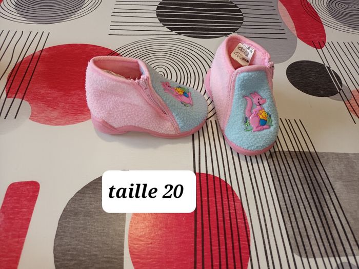 Chaussons pantoufles à zip taille 20