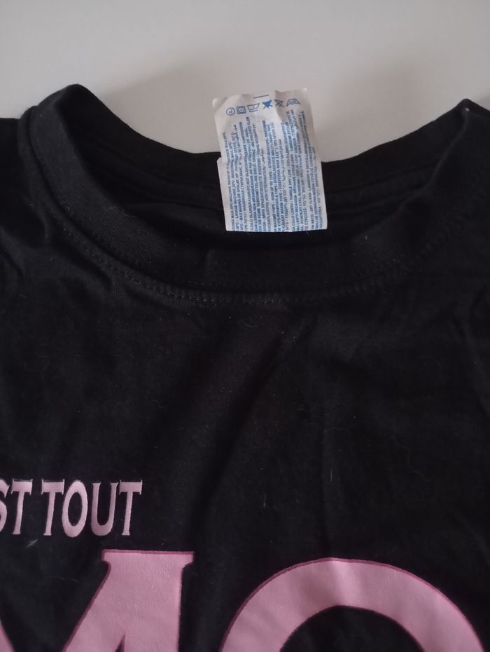 Tee-shirt manches courtes.7/8 ans .Cotin noir . Écriture rose . Parfait état. - photo numéro 8